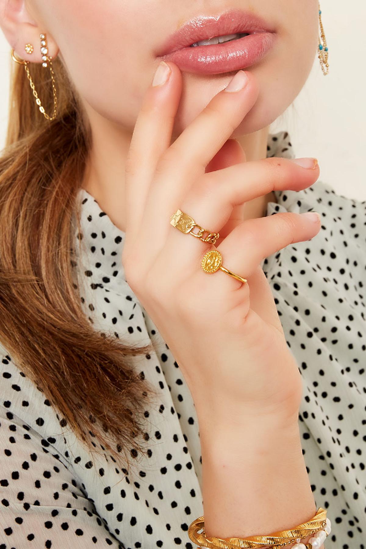 Rose circle ring