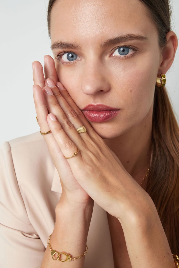 Elegant ring
