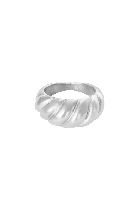 Croissant ring