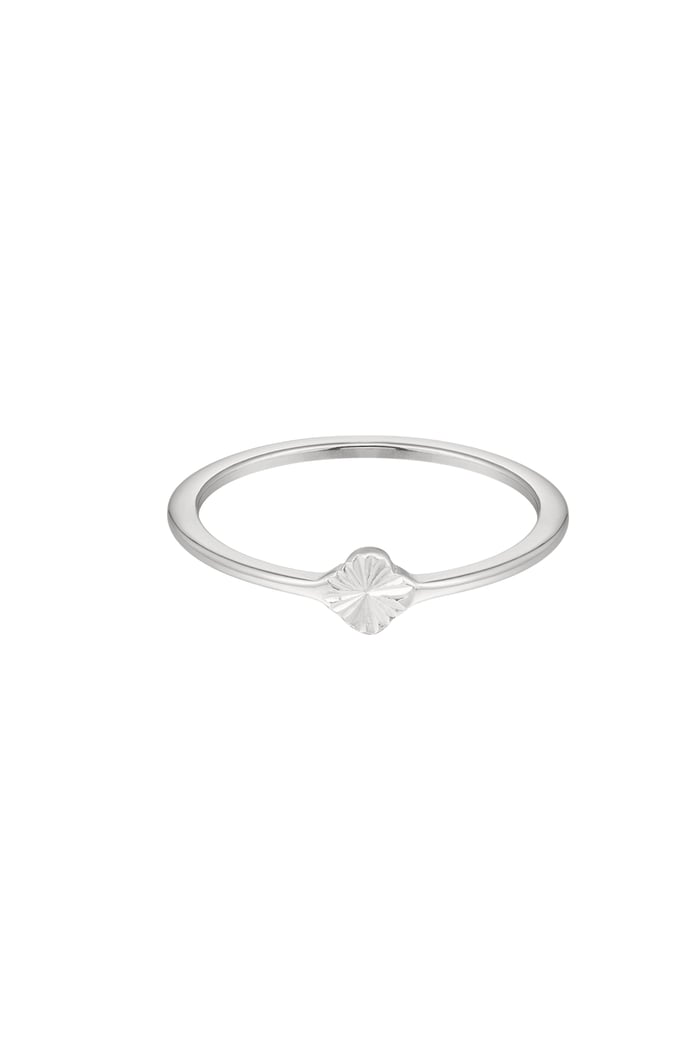 Elegant ring