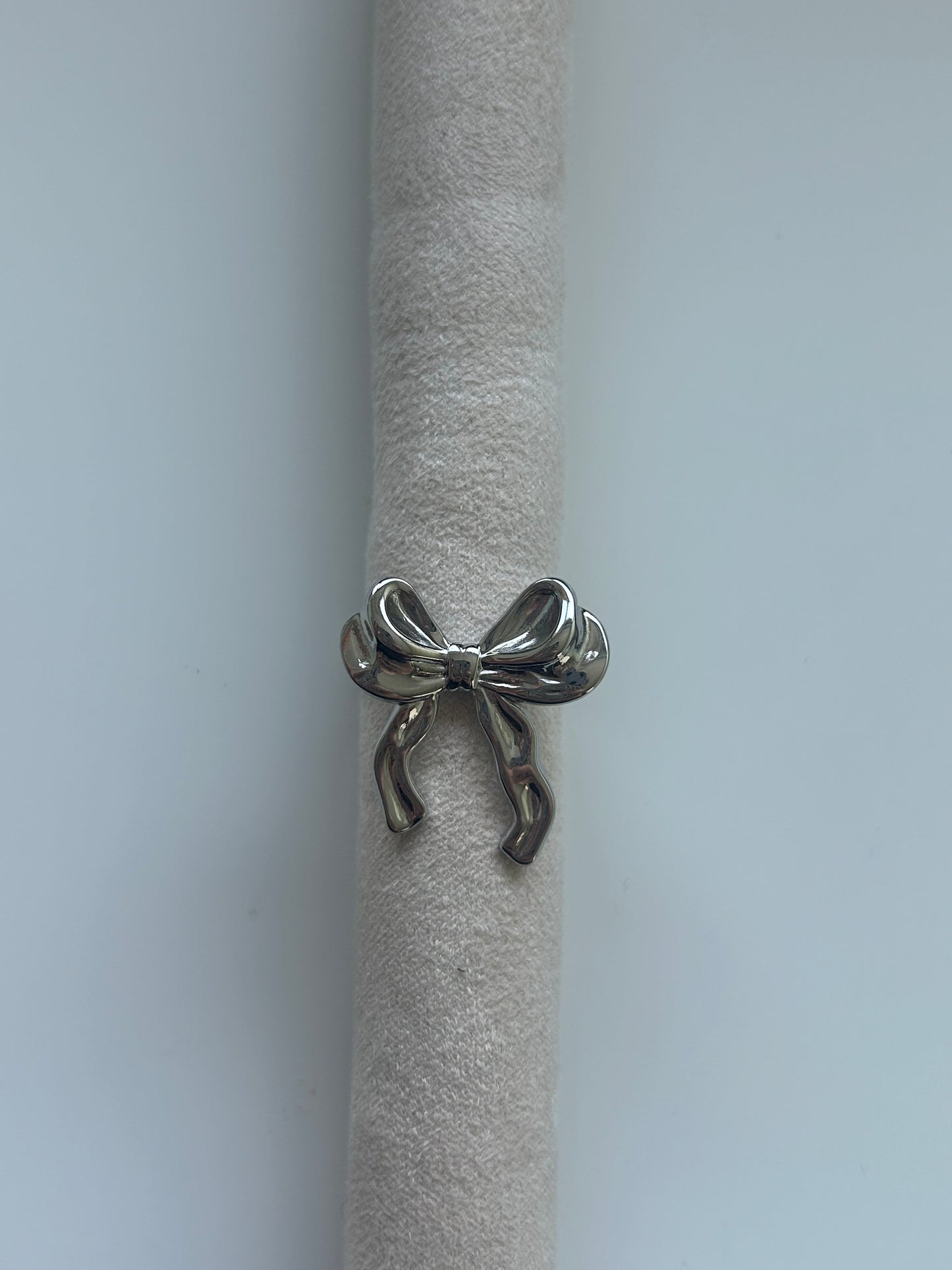 Big bow ring