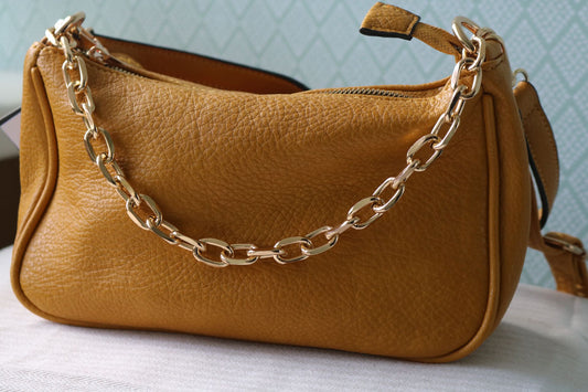 Schoudertas met gouden ketting
